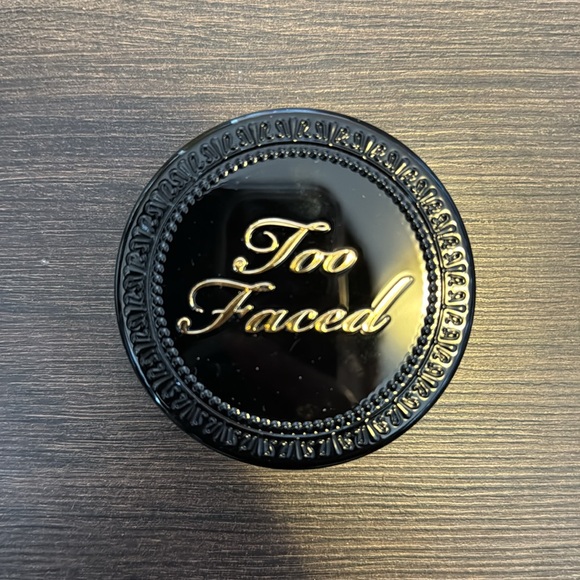 Too Faced Born This Way Pressed Powder Foundation - Picture 3 of 4